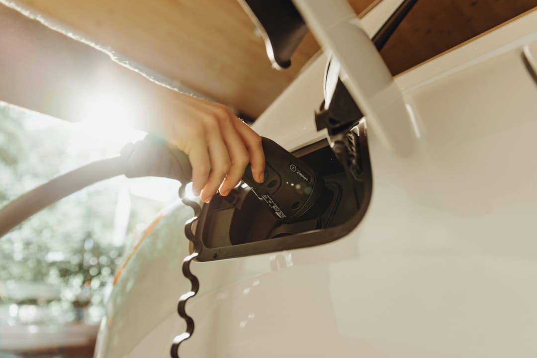 Nabíjanie elektromobilu pomocou nabíjacej stanice